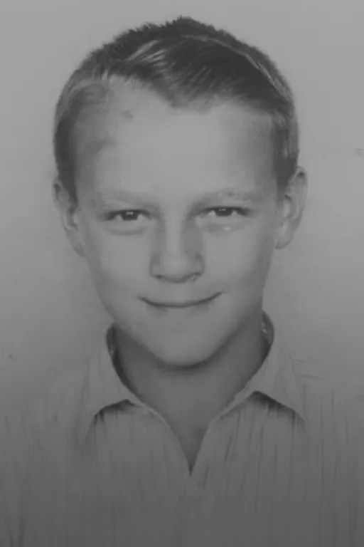 A black-and-white photo of a child-aged Arnold Palmer